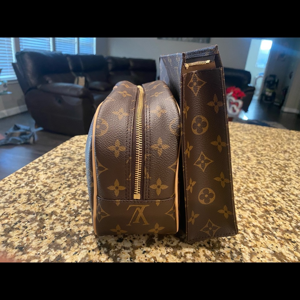 ROUND BAG PRICE $800 SQUARE PRICE $500